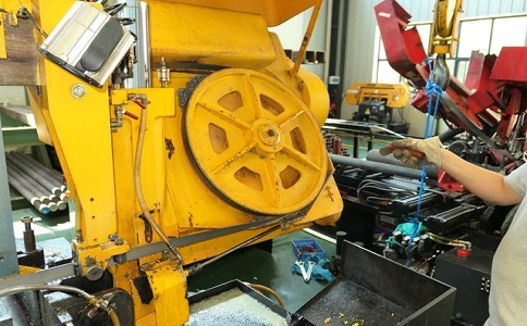 如何解决通海口镇卧式金属带锯床切削时出现的断带现象？