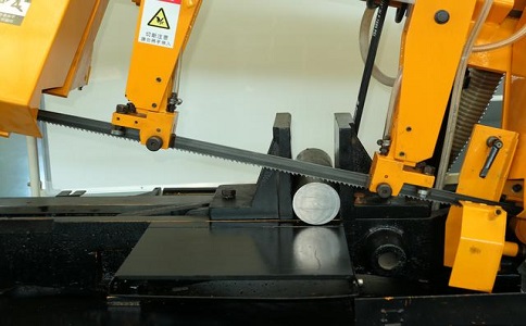 通海口镇数控带锯床自动送料精度会出现偏差吗？